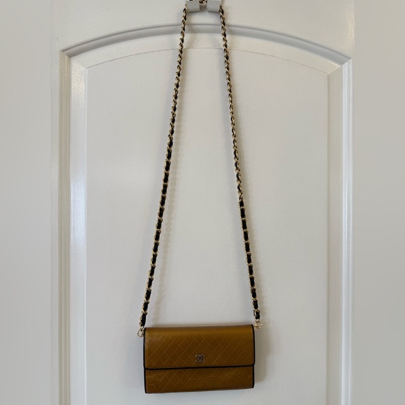 AUTHENTIC CHANEL SOFT LAMBSKIN LEATHER LONG WALLET w/ unbranded chain insert! - Picture 3 of 3